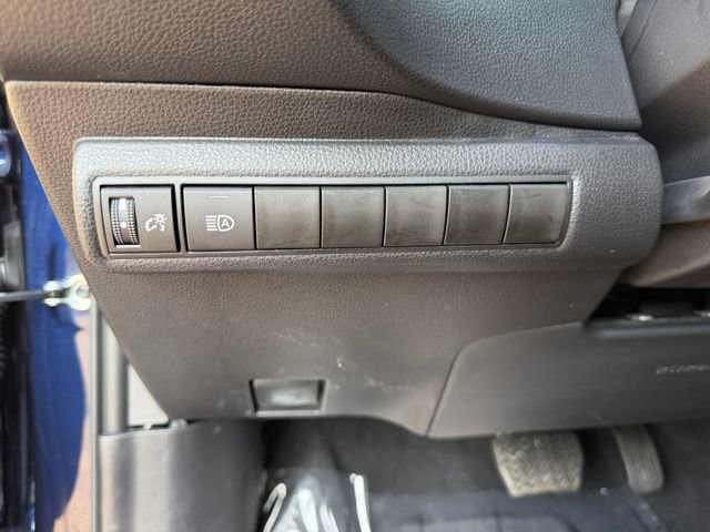 Used 2025 Toyota Corolla LE FWD image 25
