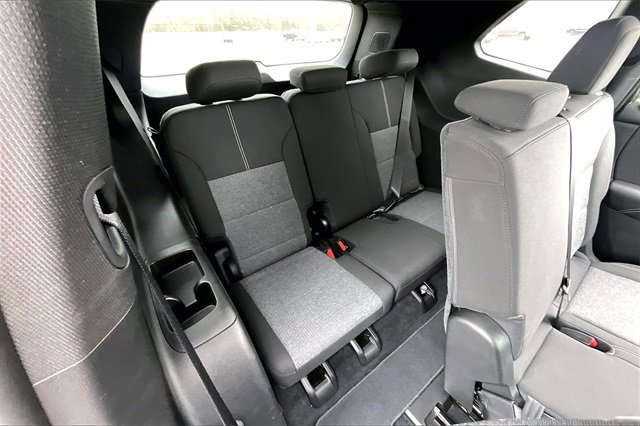 Used 2025 GMC Acadia Elevation image 26