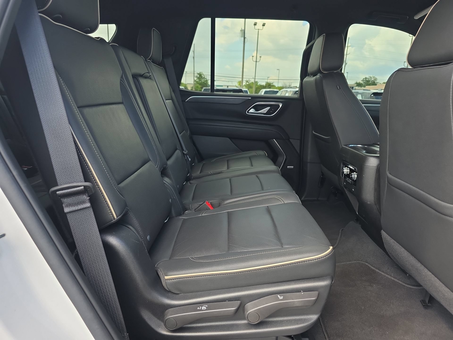 Used 2022 GMC Yukon SLT AWD/4WD image 15