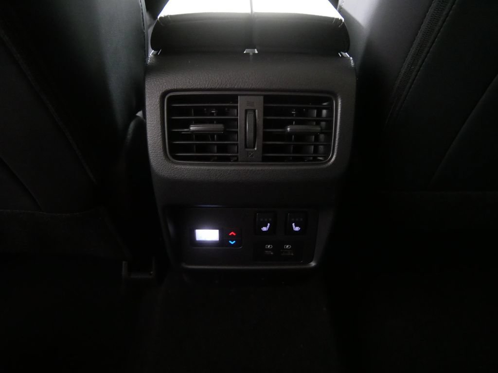 Used 2023 Nissan Rogue Platinum AWD/4WD image 22