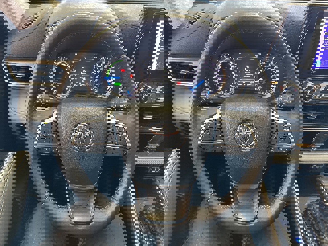 Certified 2024 Toyota Highlander XLE image 20