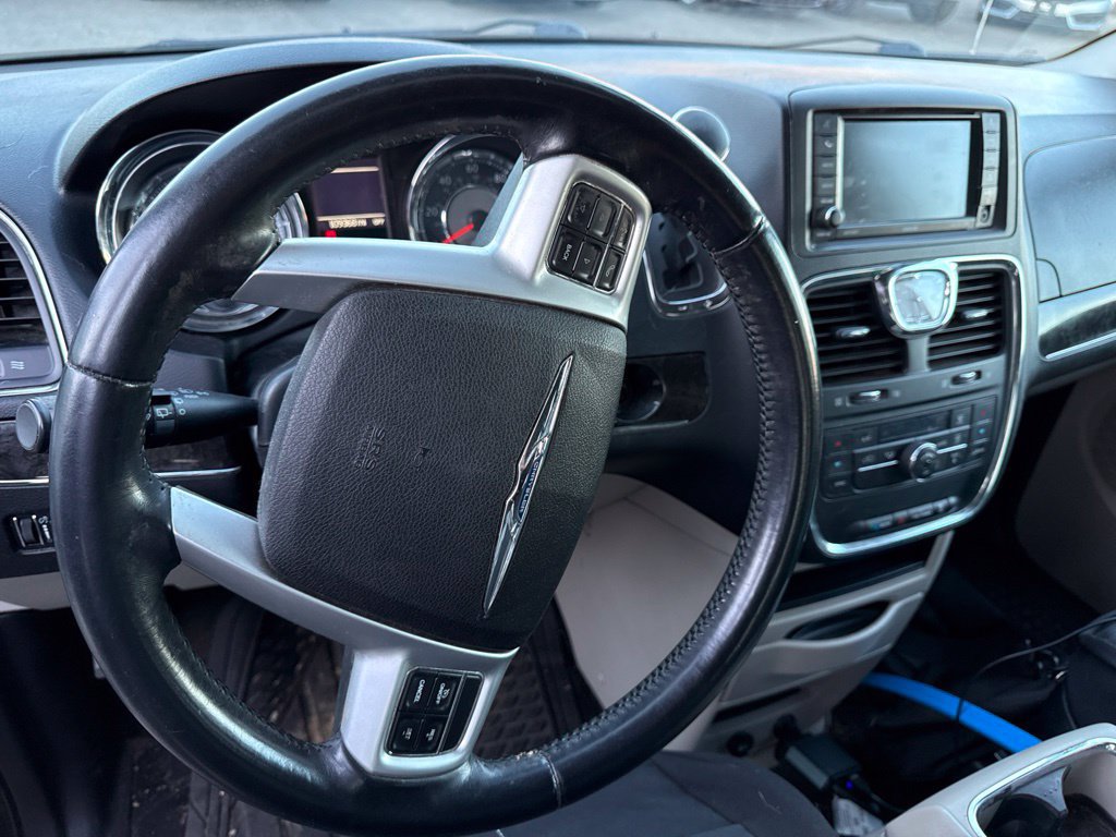 Used 2015 Chrysler Town & Country Touring FWD image 13