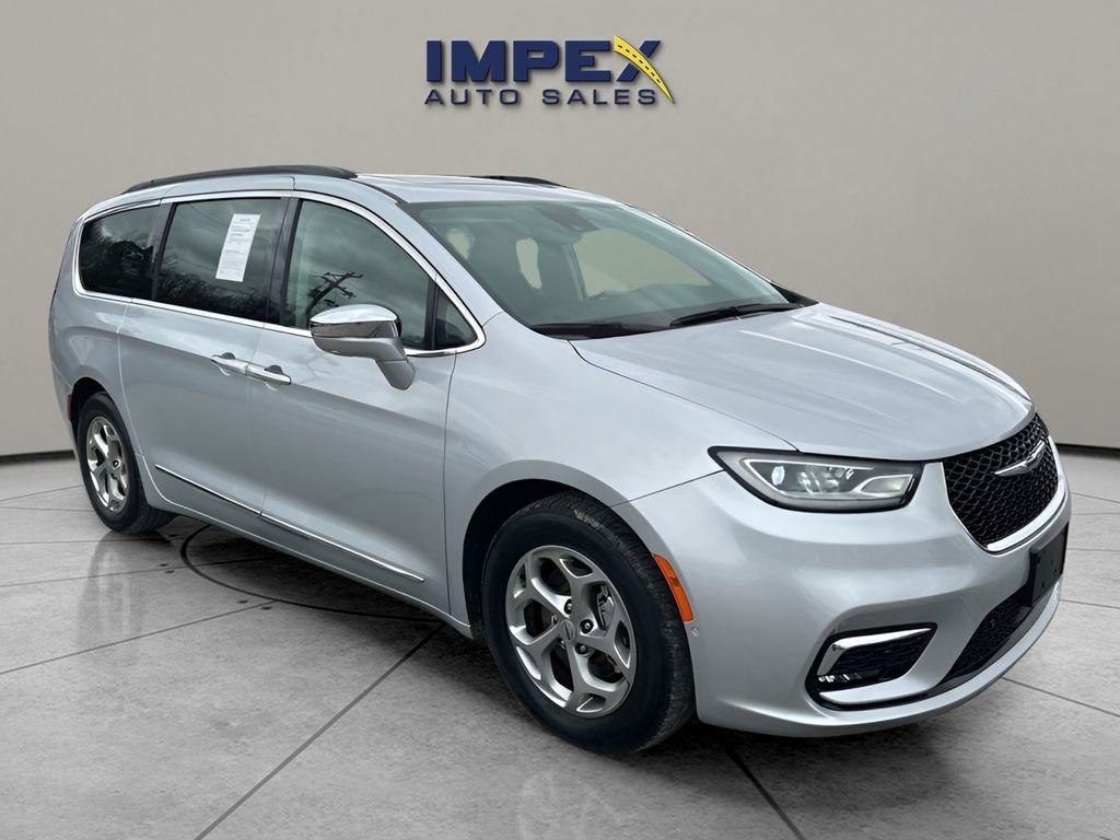 Used 2022 Chrysler Pacifica Limited image 7