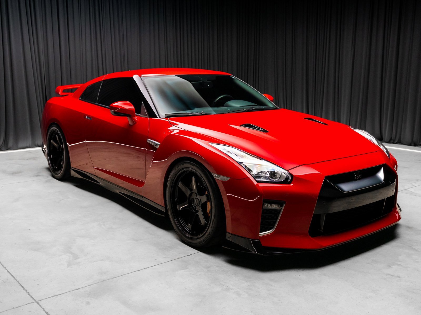Used 2023 Nissan GT-R Premium w/ Floor Mat Package image 2