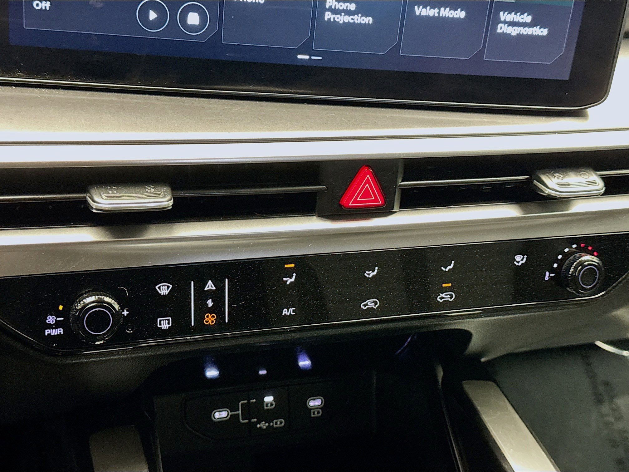 Used 2025 Kia Sorento LX image 12