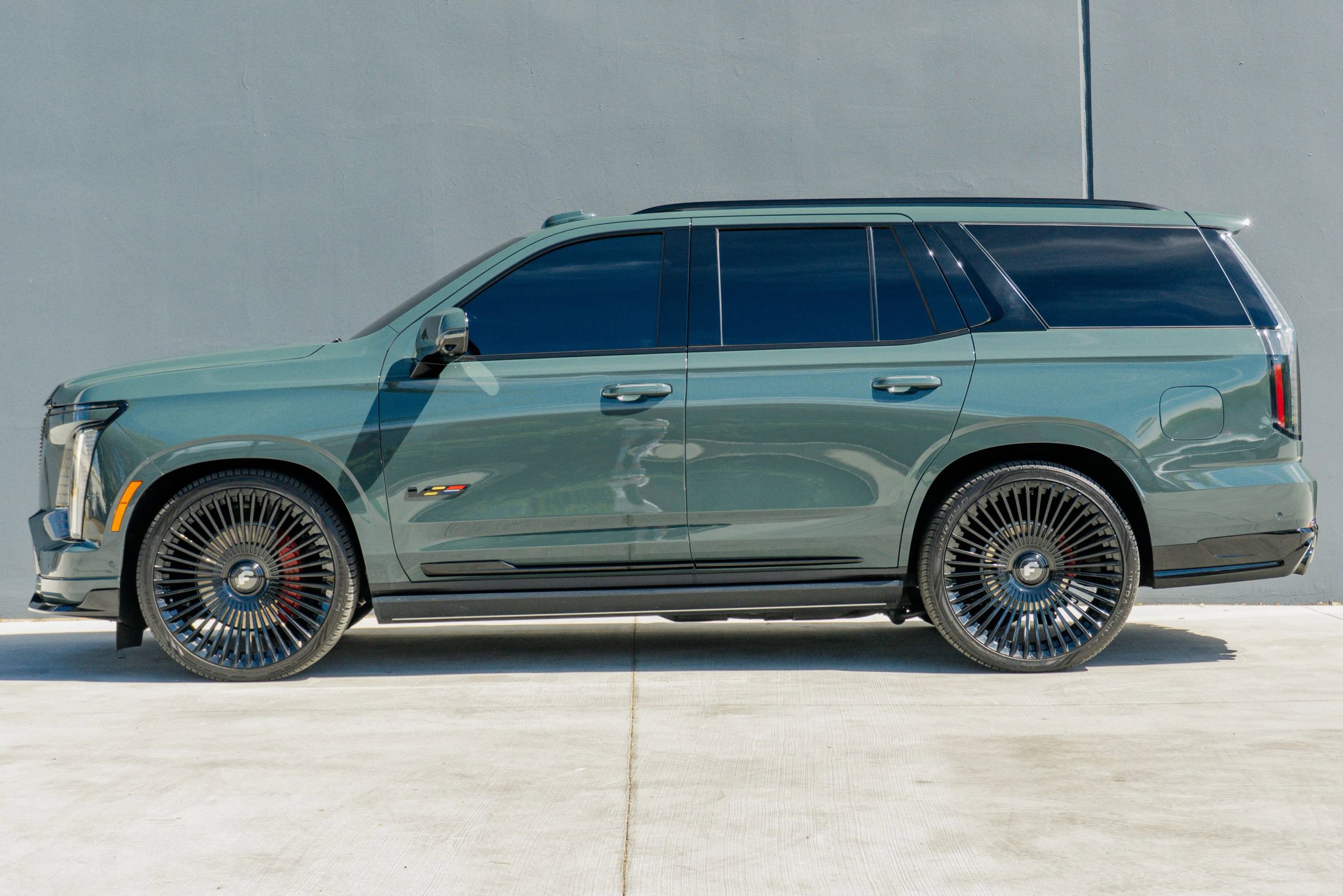 Used 2025 Cadillac Escalade V w/ LPO, ONYX Package AWD/4WD image 2