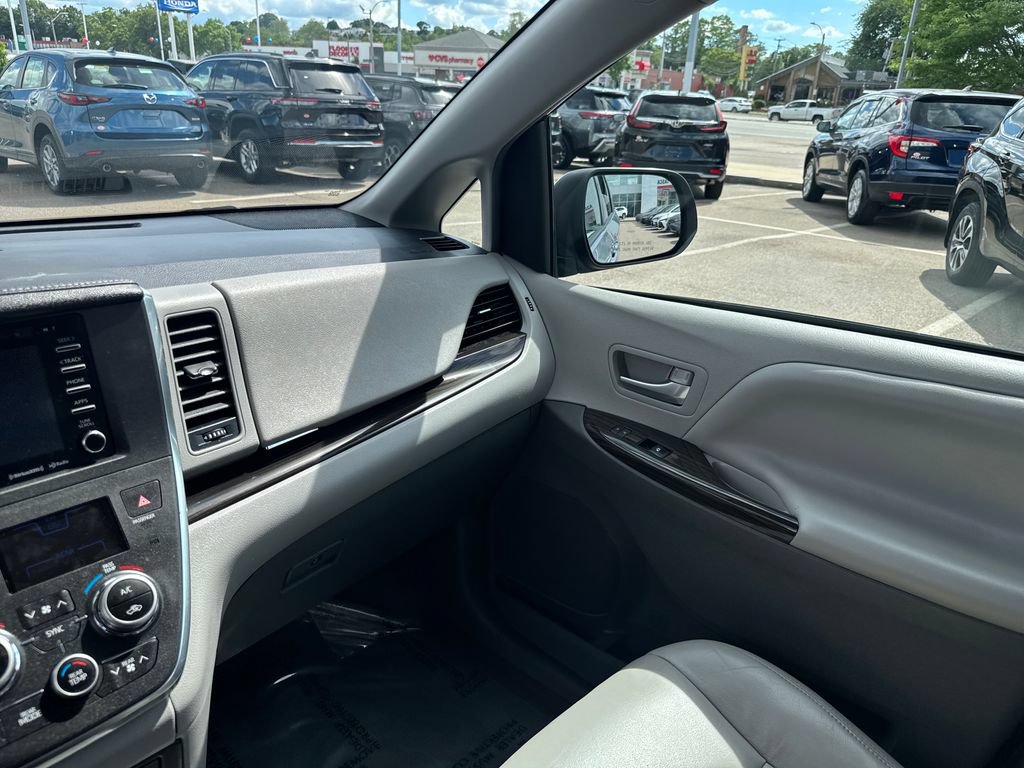 Used 2018 Toyota Sienna XLE Premium AWD/4WD image 27