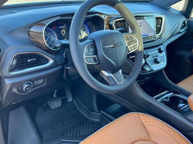 Used 2023 Chrysler Pacifica Pinnacle FWD image 20