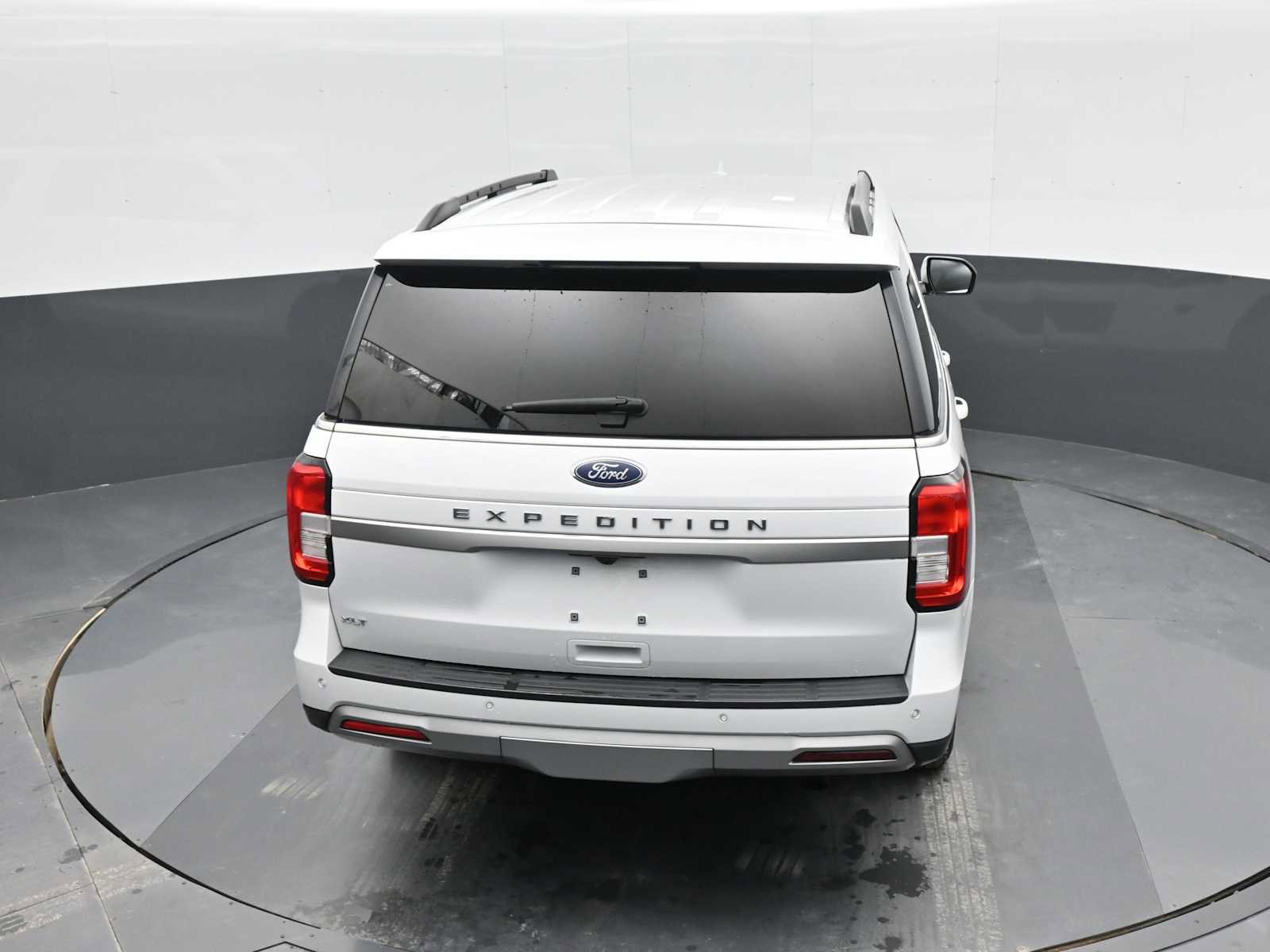 Used 2024 Ford Expedition XLT image 27