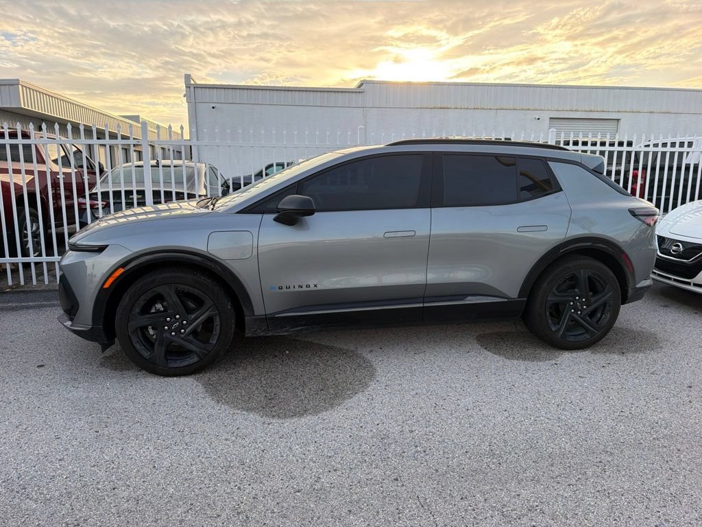 Certified 2025 Chevrolet Equinox EV RS FWD image 2