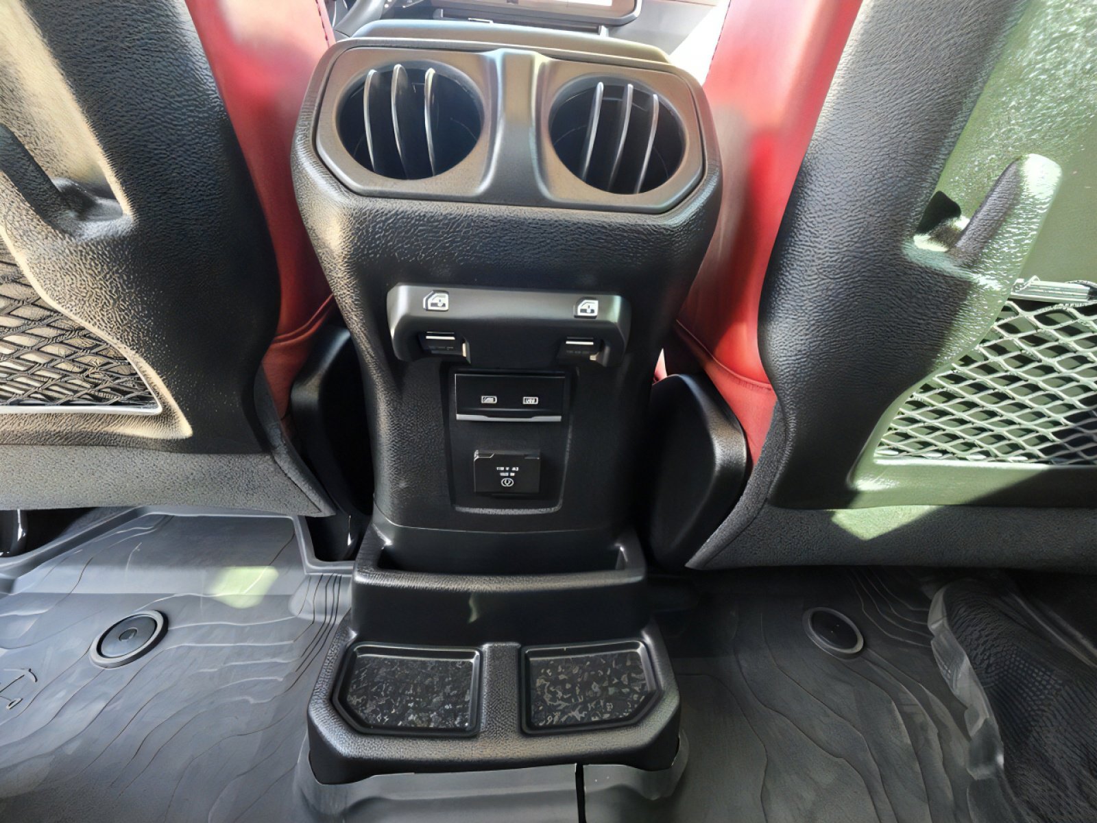 Used 2024 Jeep Wrangler Unlimited Rubicon 392 image 33
