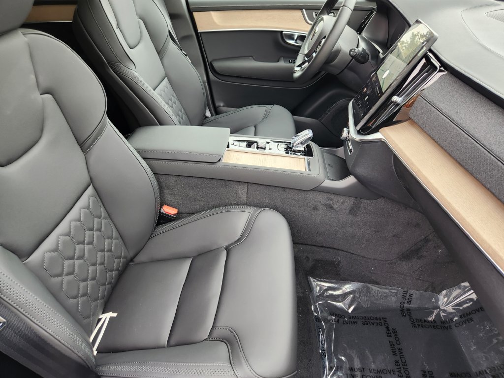 New 2026 Volvo XC90 T8 Plus w/ Protection Package AWD/4WD image 5