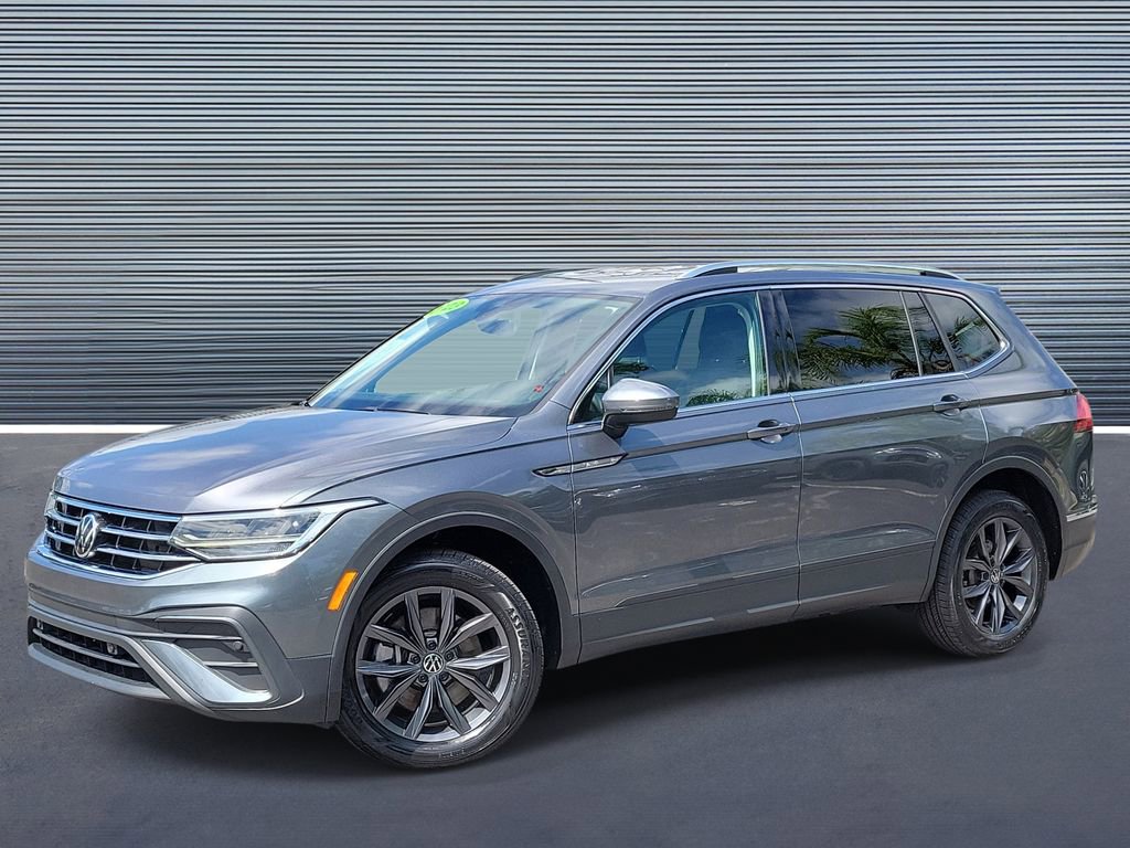 Used 2023 Volkswagen Tiguan SE image 1