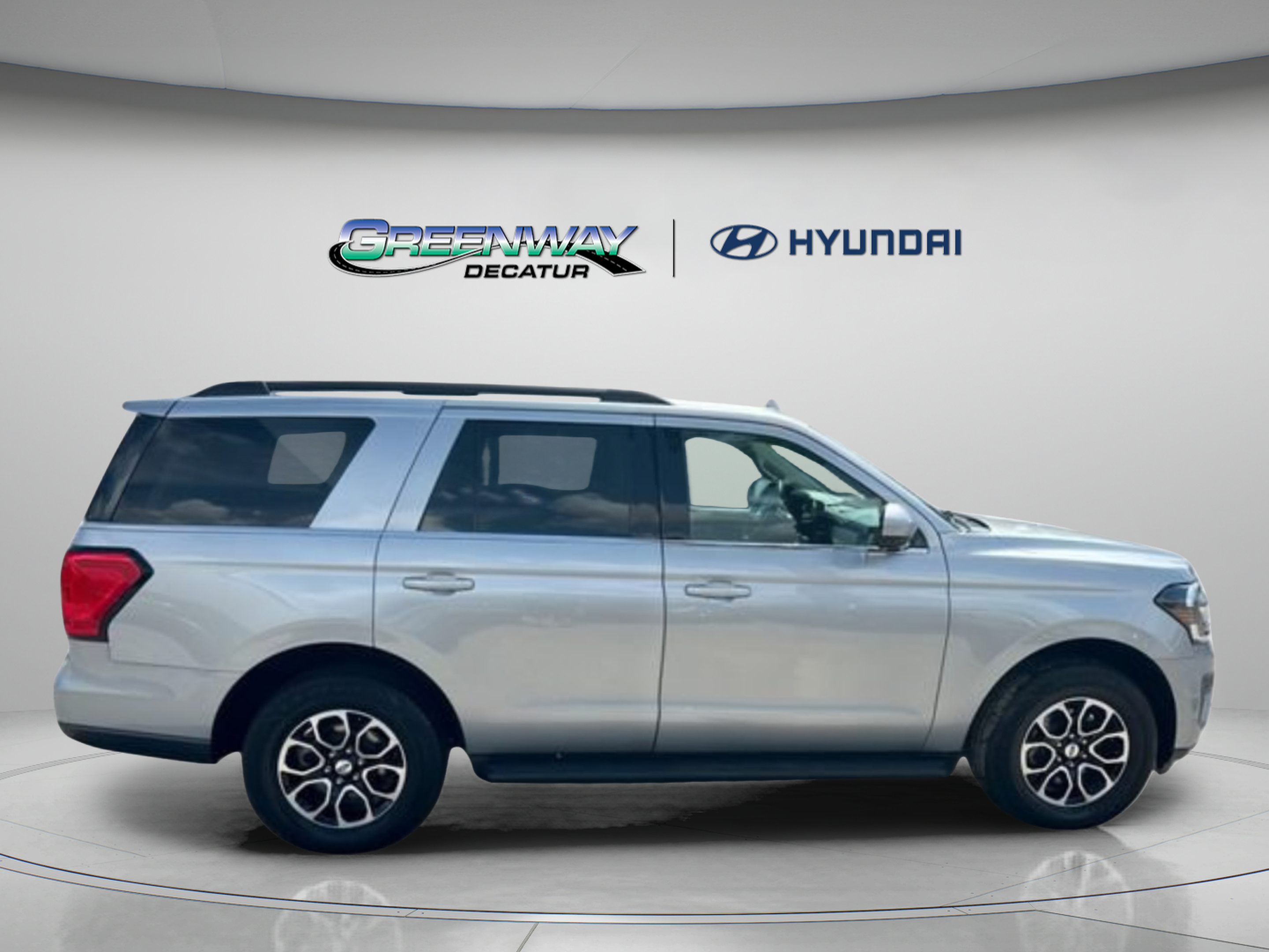 Used 2024 Ford Expedition XLT AWD/4WD image 9