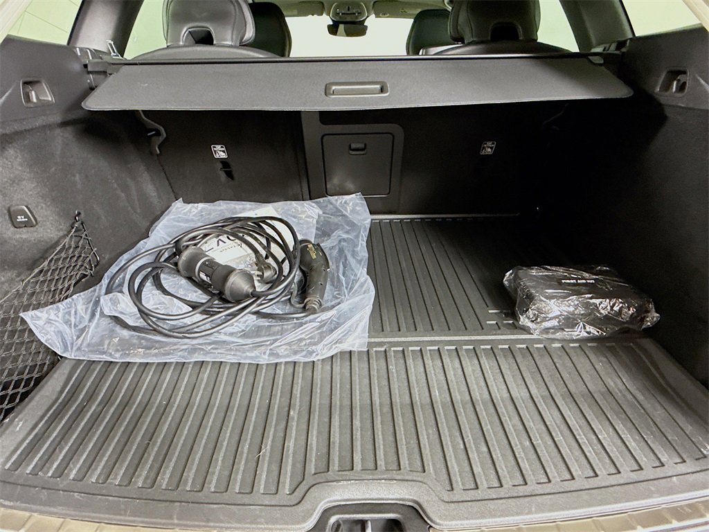 Used 2023 Volvo XC60 T8 Plus image 26