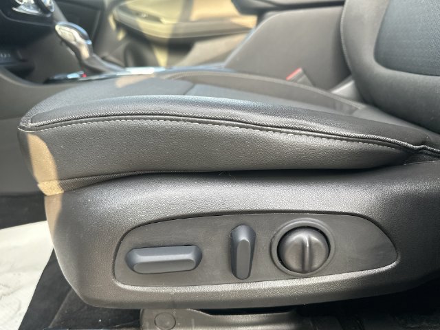 Used 2023 Buick Encore GX Select AWD/4WD image 22