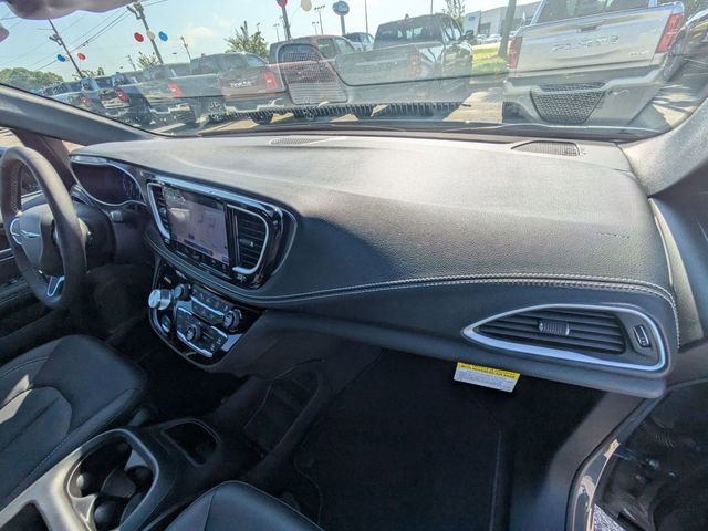 New 2025 Chrysler Pacifica Select image 35