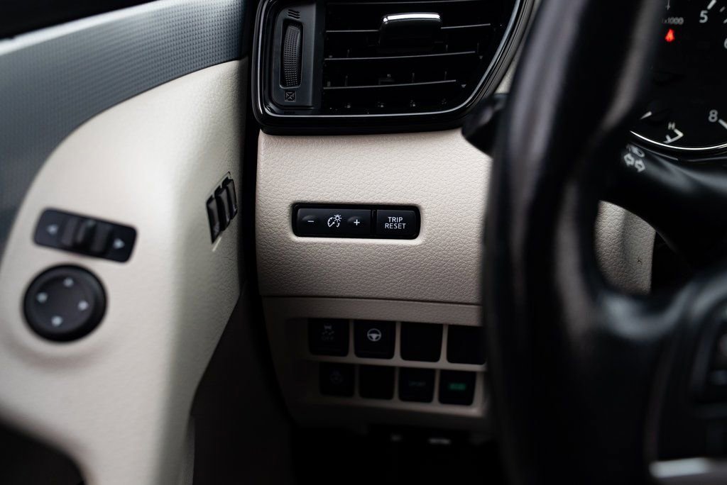 Used 2020 Nissan Rogue Sport SL w/ Premium Package FWD image 13