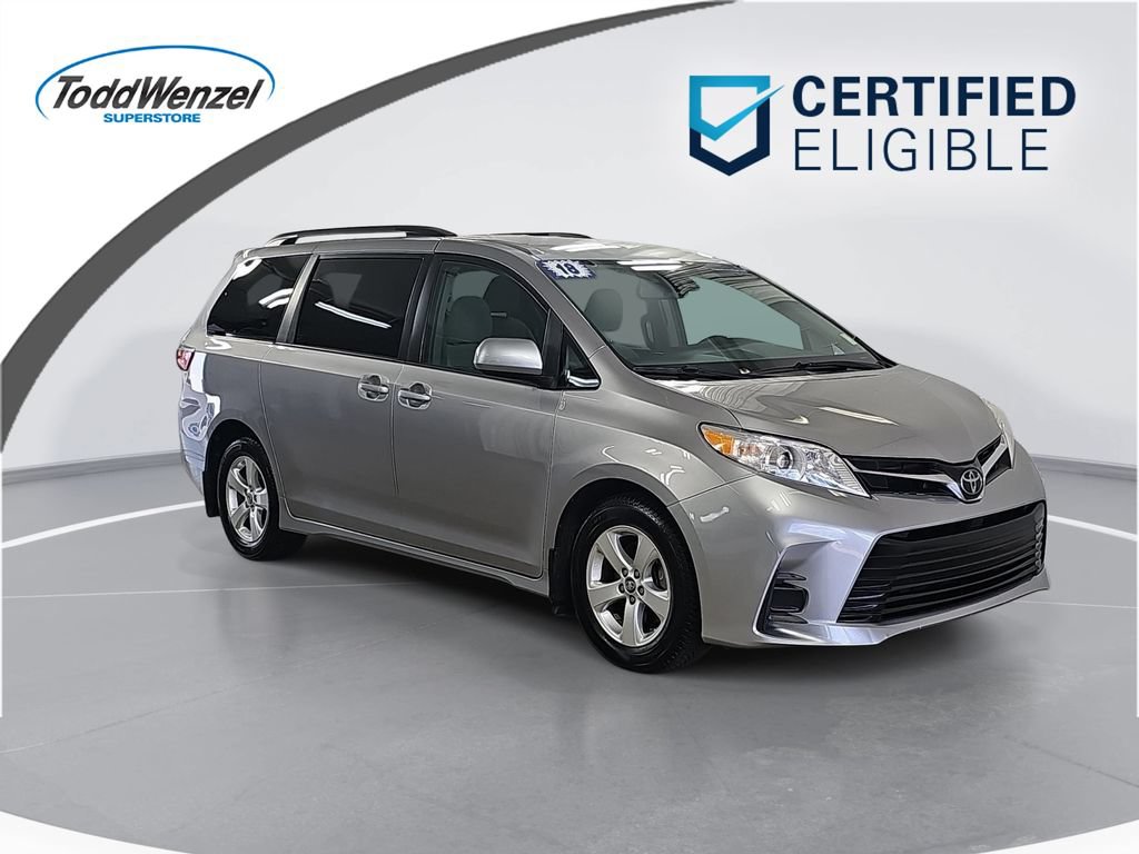 Used 2018 Toyota Sienna LE w/ Carpet Mat Package FWD image 1