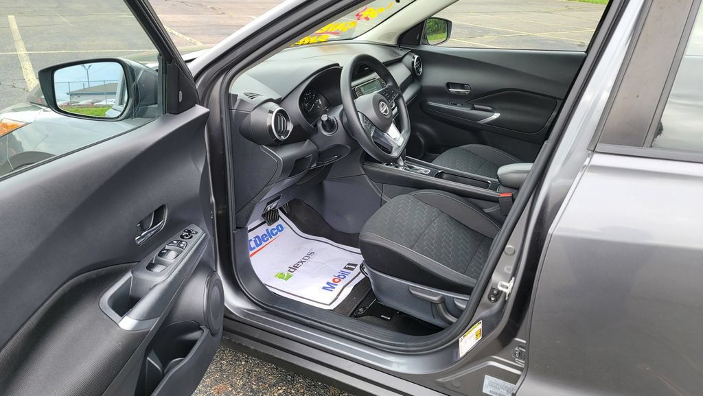 Used 2024 Nissan Kicks SV FWD image 18