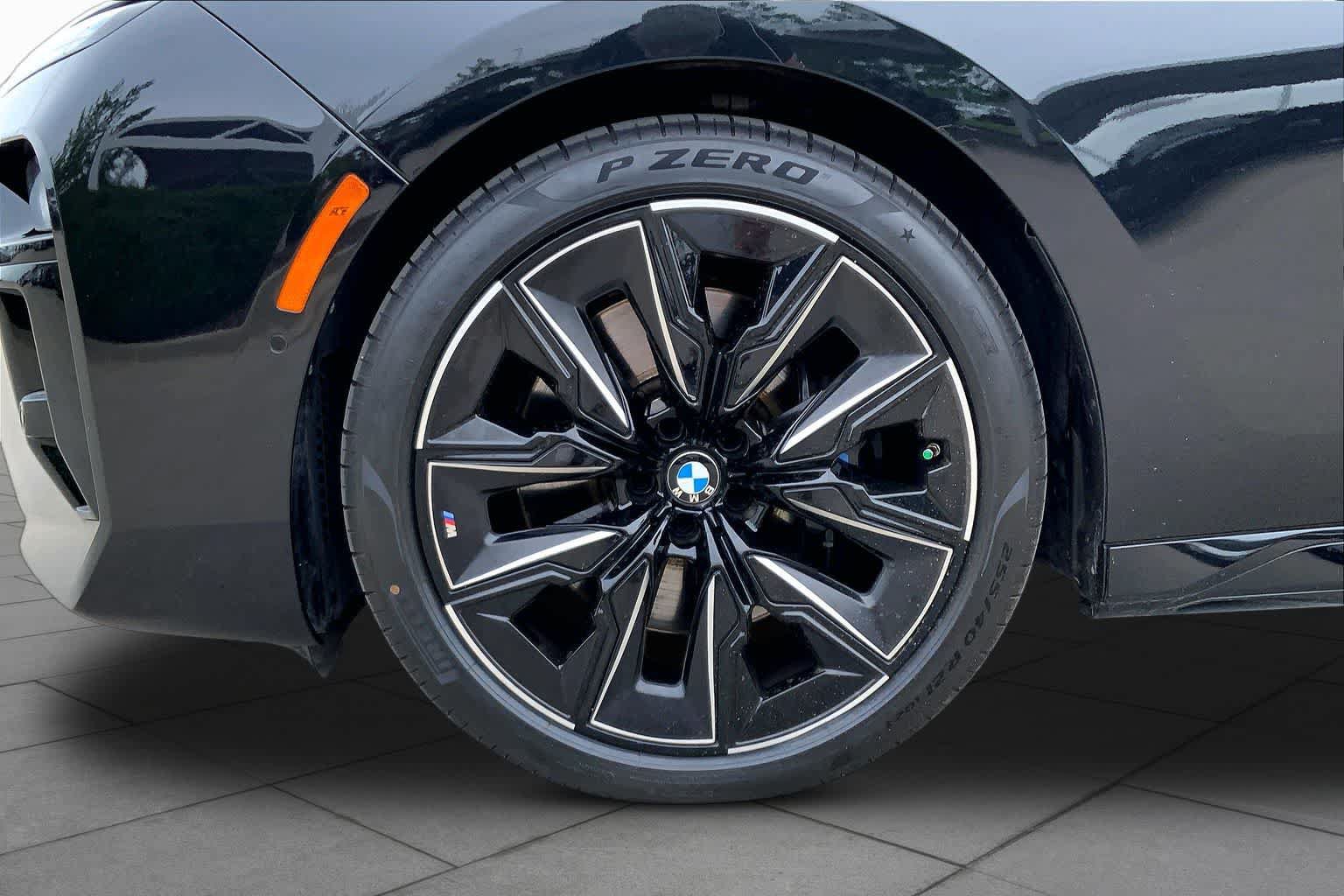 Used 2024 BMW 760i xDrive w/ Executive Package AWD/4WD image 10
