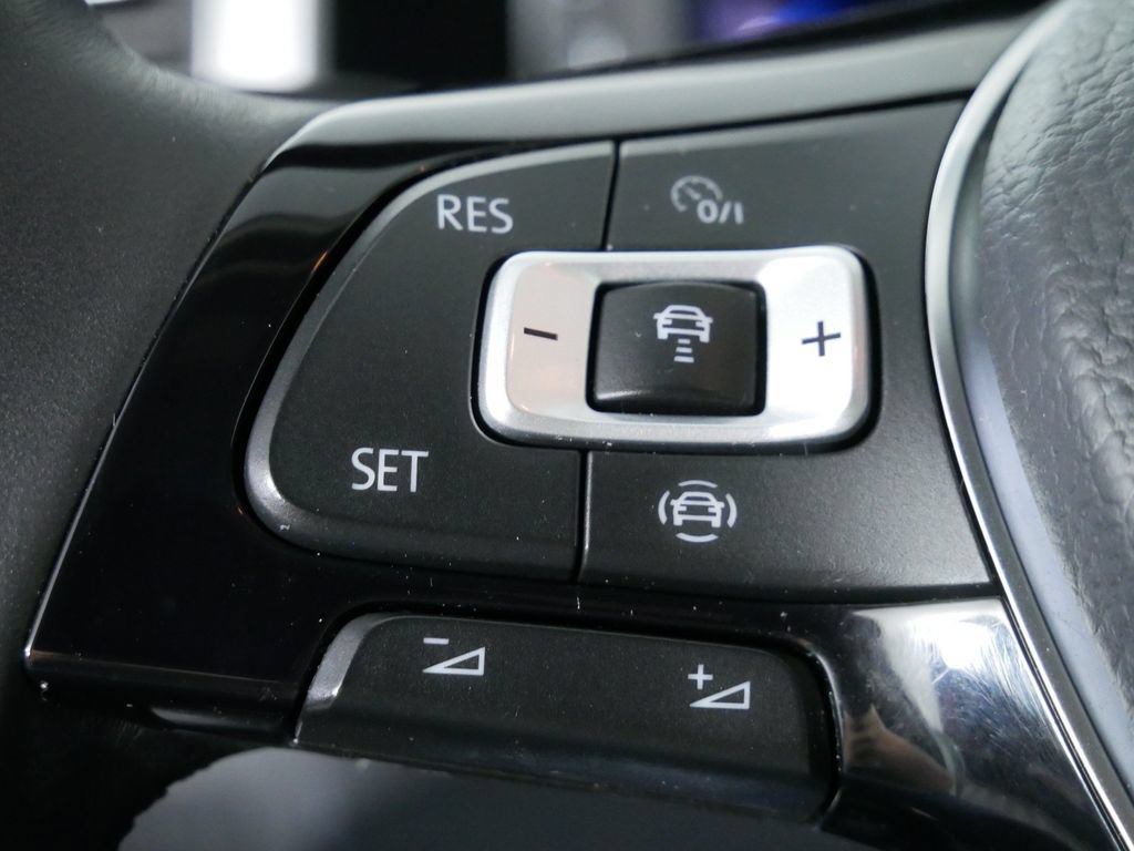 Used 2019 Volkswagen Atlas SEL R-Line AWD/4WD image 25