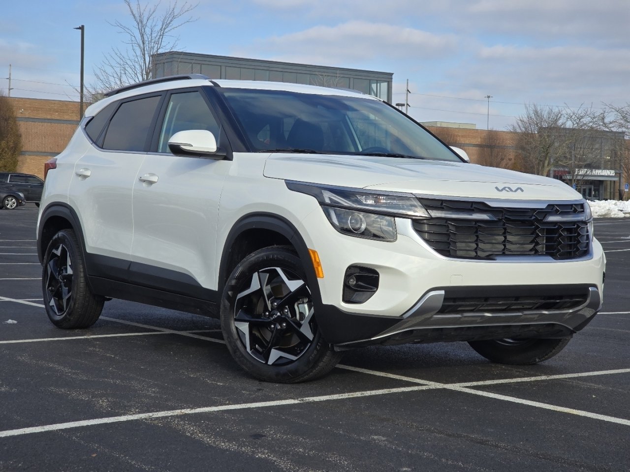 Used 2025 Kia Seltos EX w/ EX Sunroof Package image 2