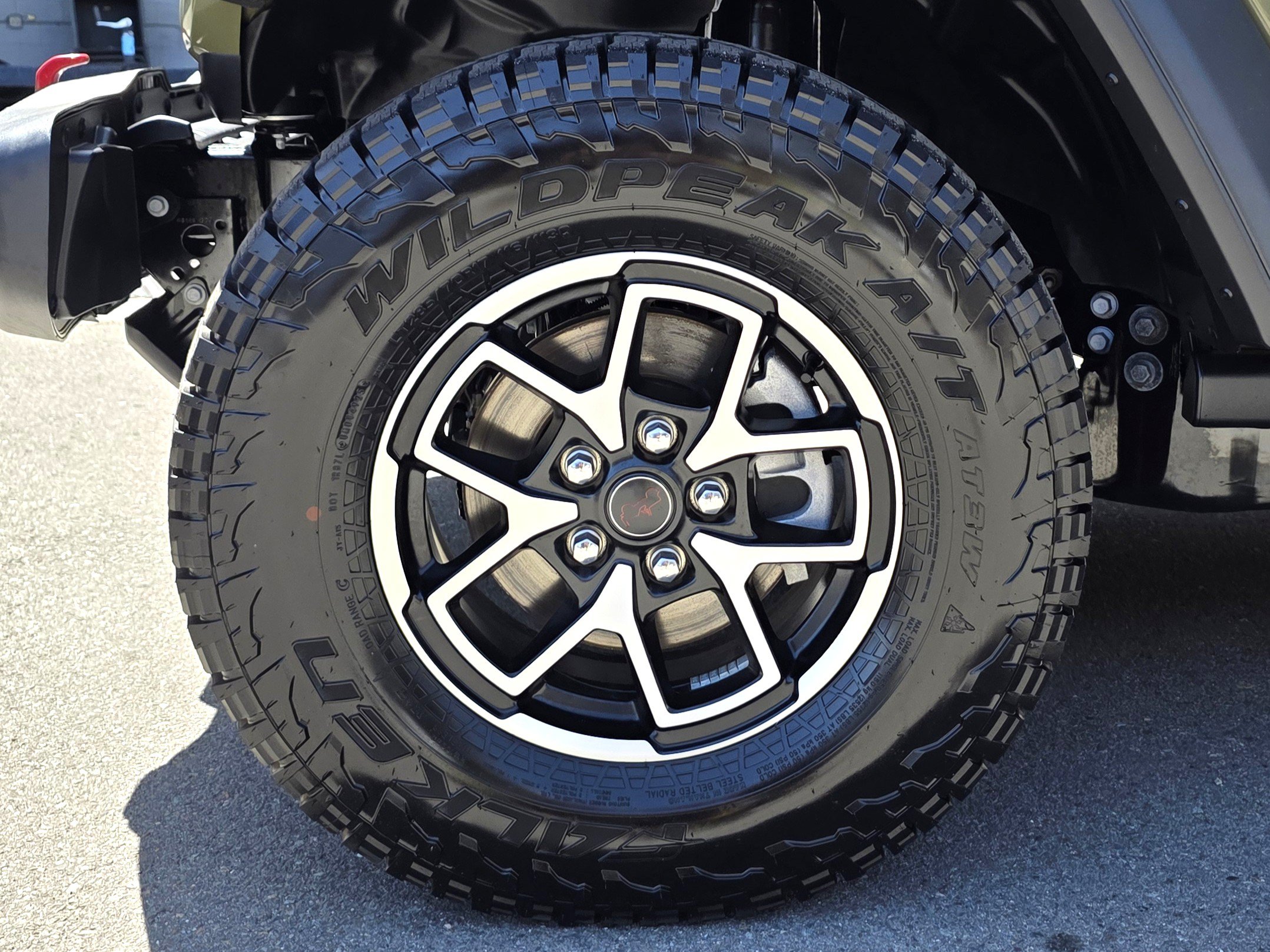 New 2026 Jeep Gladiator Rubicon w/ Steel Power Dome Hood Package AWD/4WD image 9