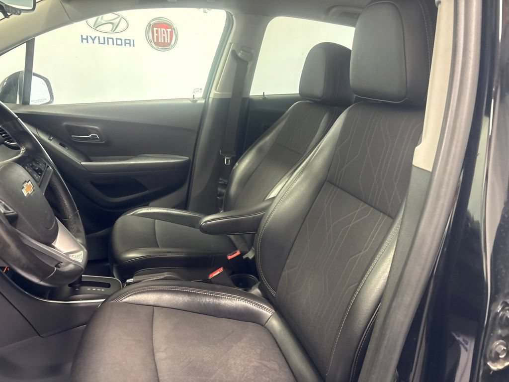 Used 2019 Chevrolet Trax LT w/ Driver Confidence Package FWD image 19