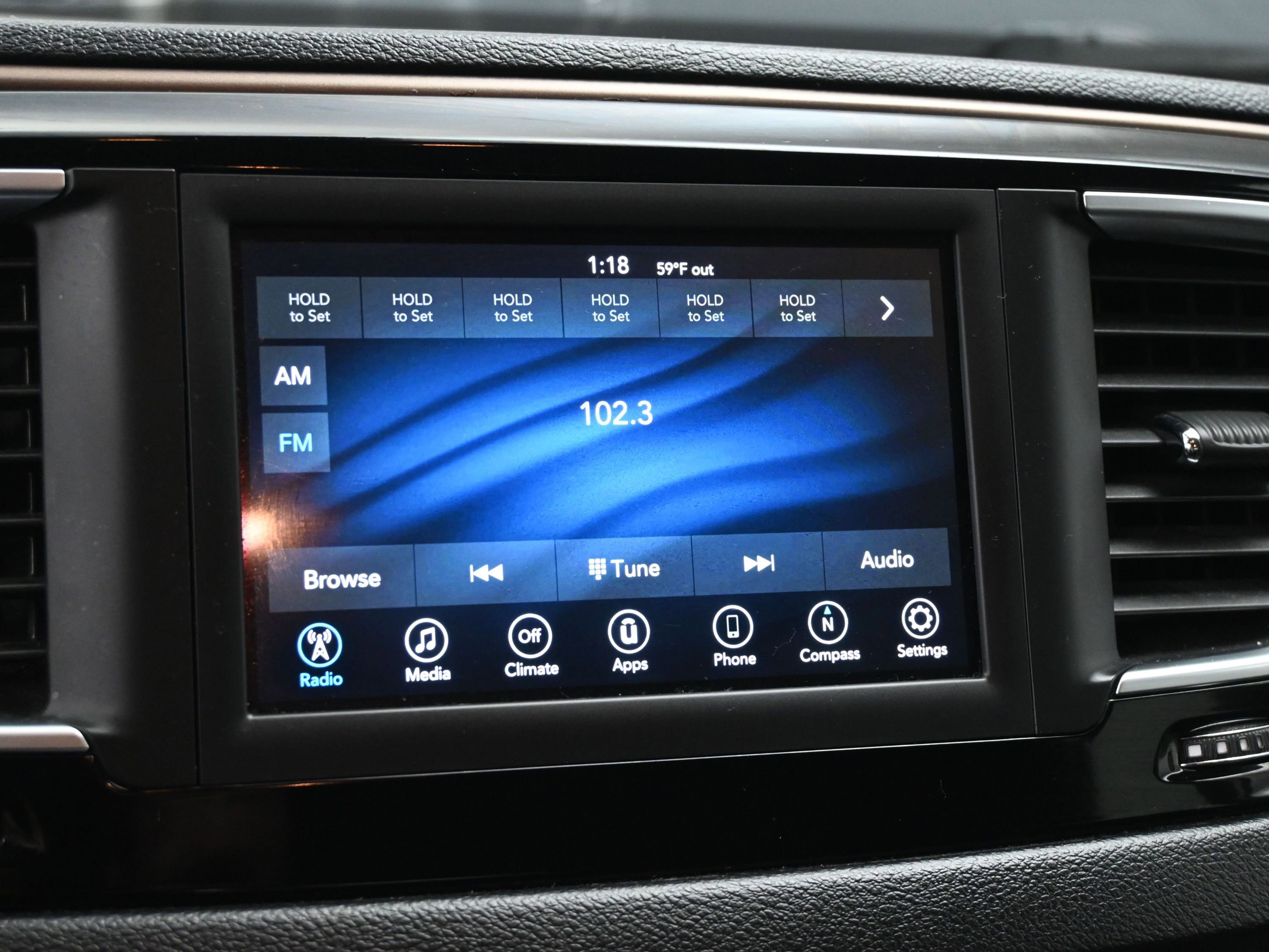 Used 2020 Chrysler Voyager L image 12