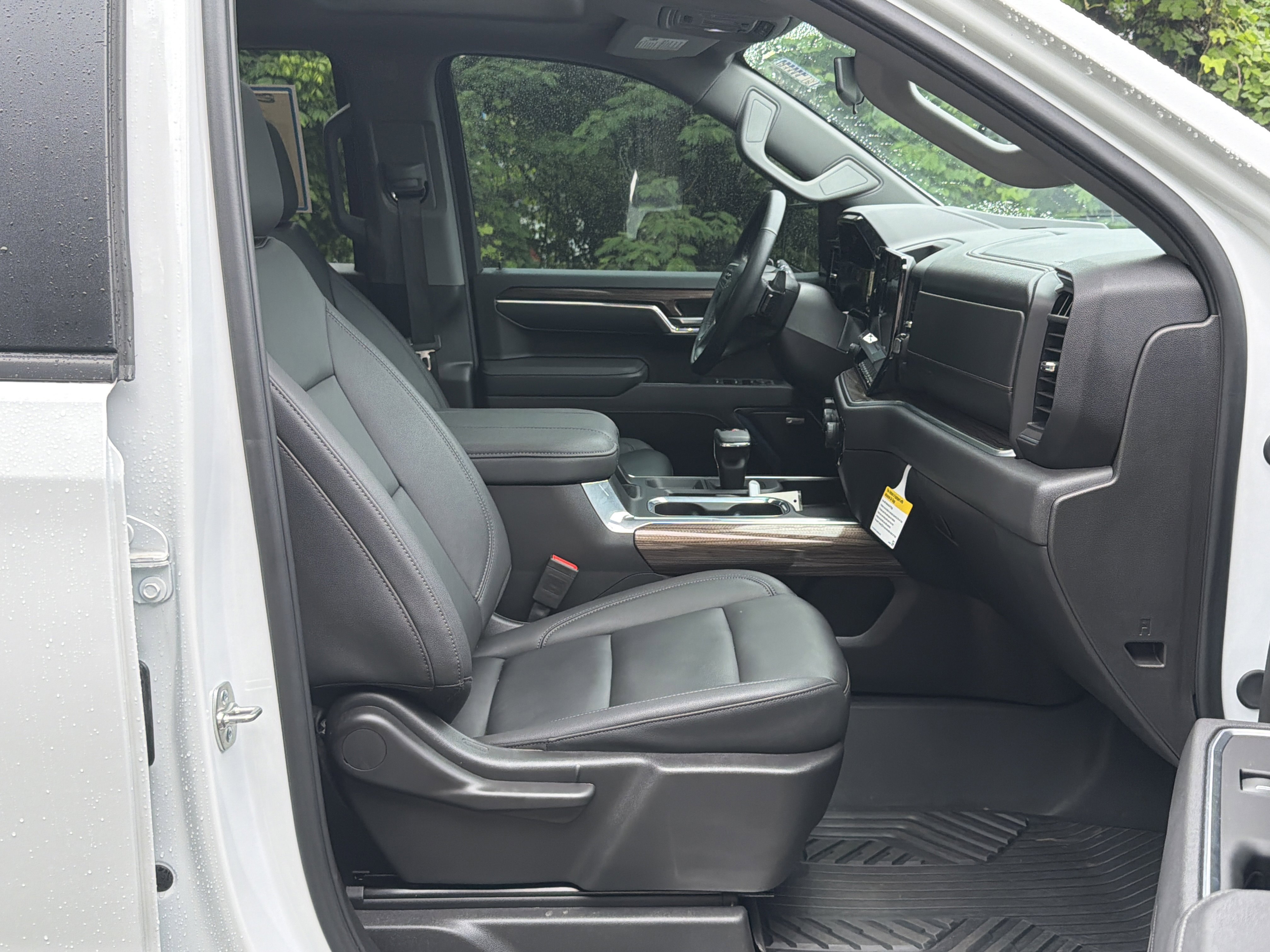 Used 2025 Chevrolet Silverado 1500 LT Trail Boss w/ LT Trail Boss Premium Package AWD/4WD image 29