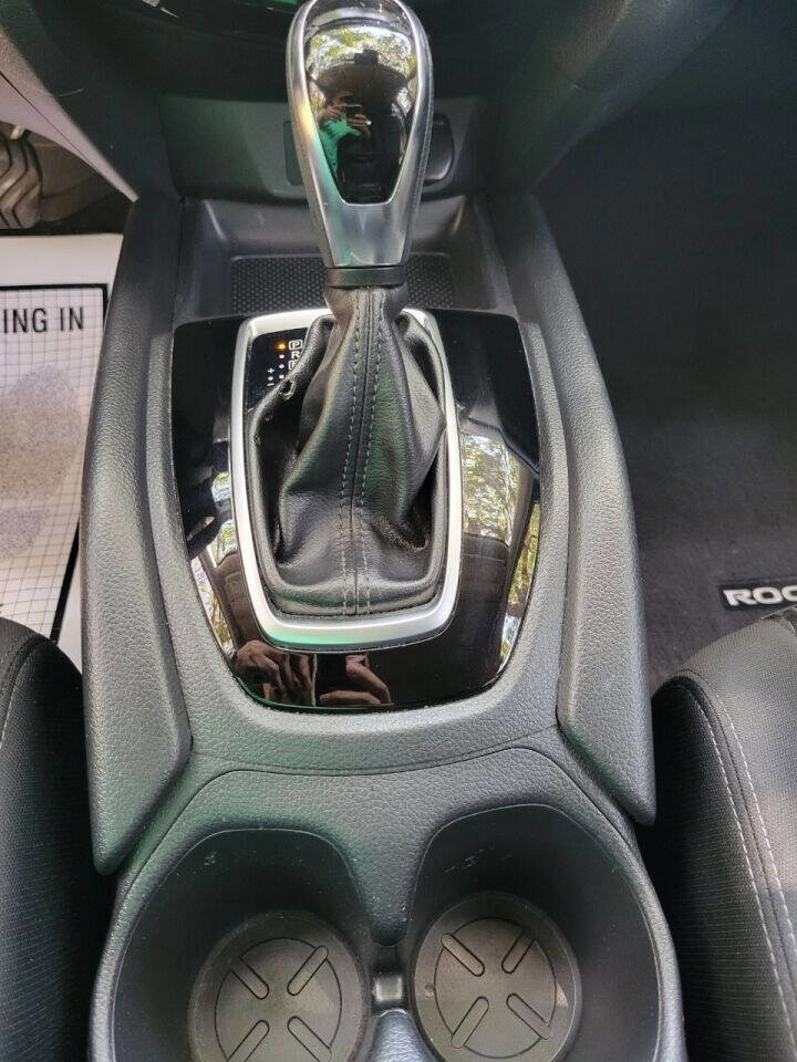 Used 2019 Nissan Rogue SV FWD image 17