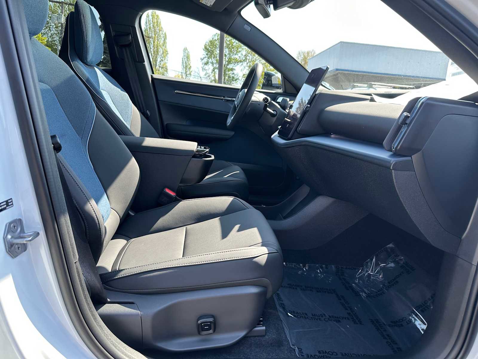 New 2025 Volvo EX30 Plus w/ Protection Package Premier image 10
