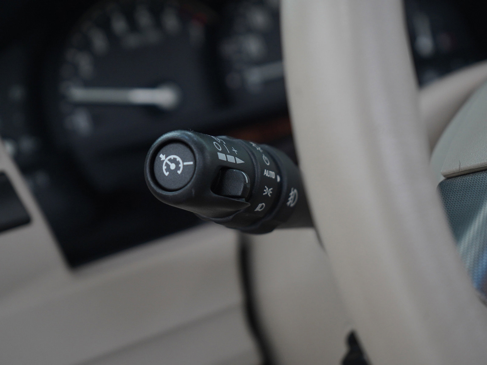 Used 2005 Cadillac XLR image 32