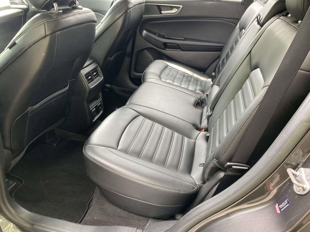 Used 2019 Ford Edge SEL w/ Equipment Group 201A FWD image 9