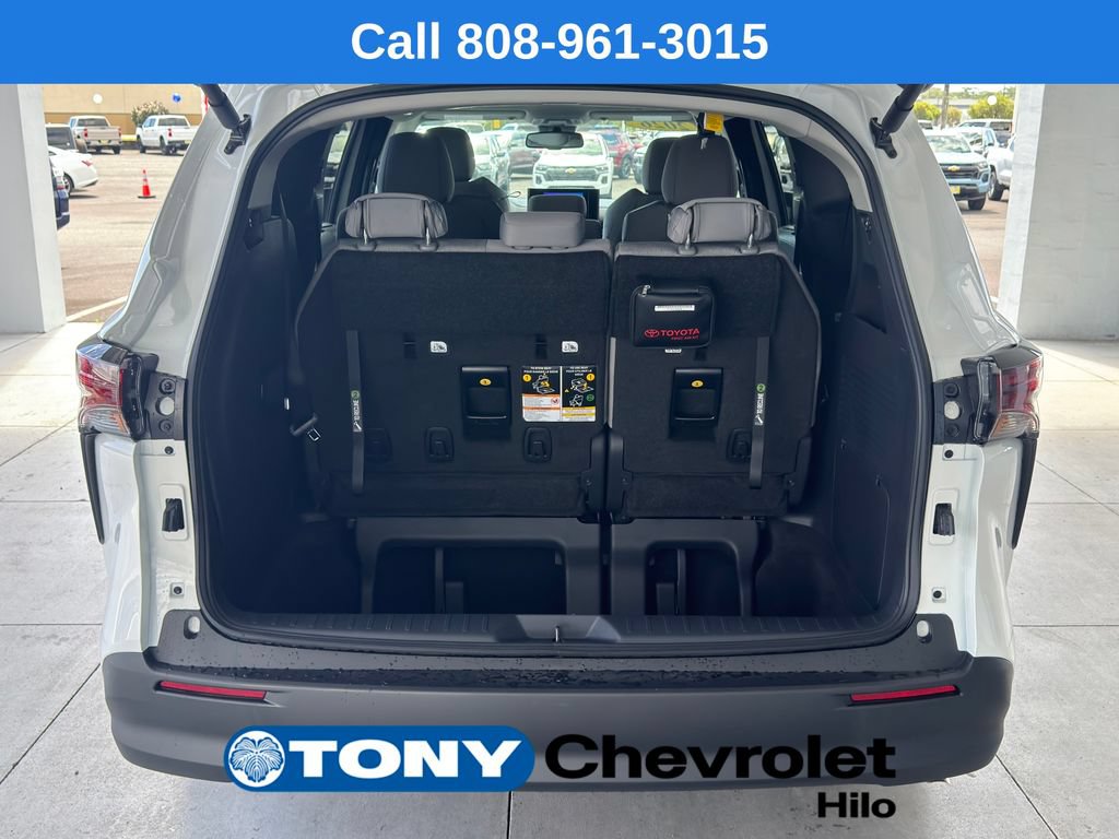 Used 2026 Toyota Sienna LE FWD image 17