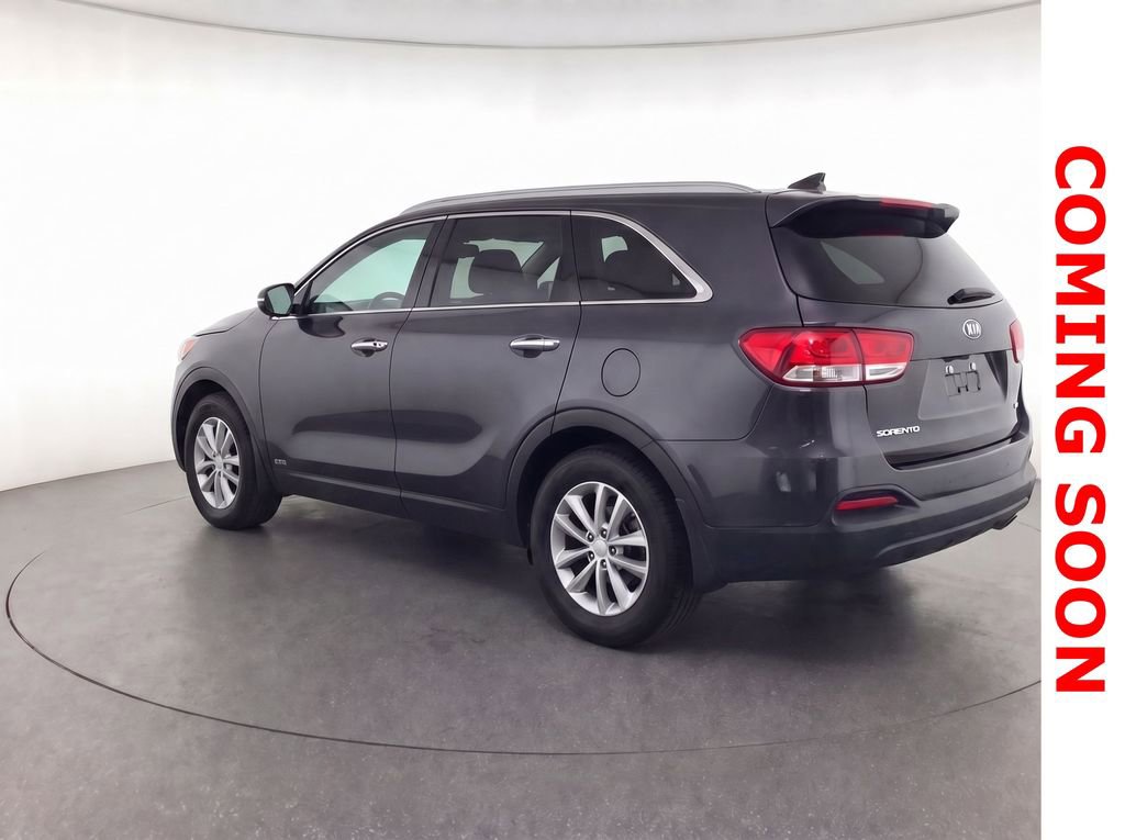 Used 2017 Kia Sorento LX w/ LX Convenience Package image 4