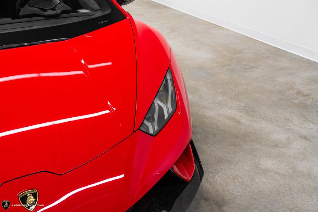 Used 2018 Lamborghini Huracan Performante AWD/4WD image 15