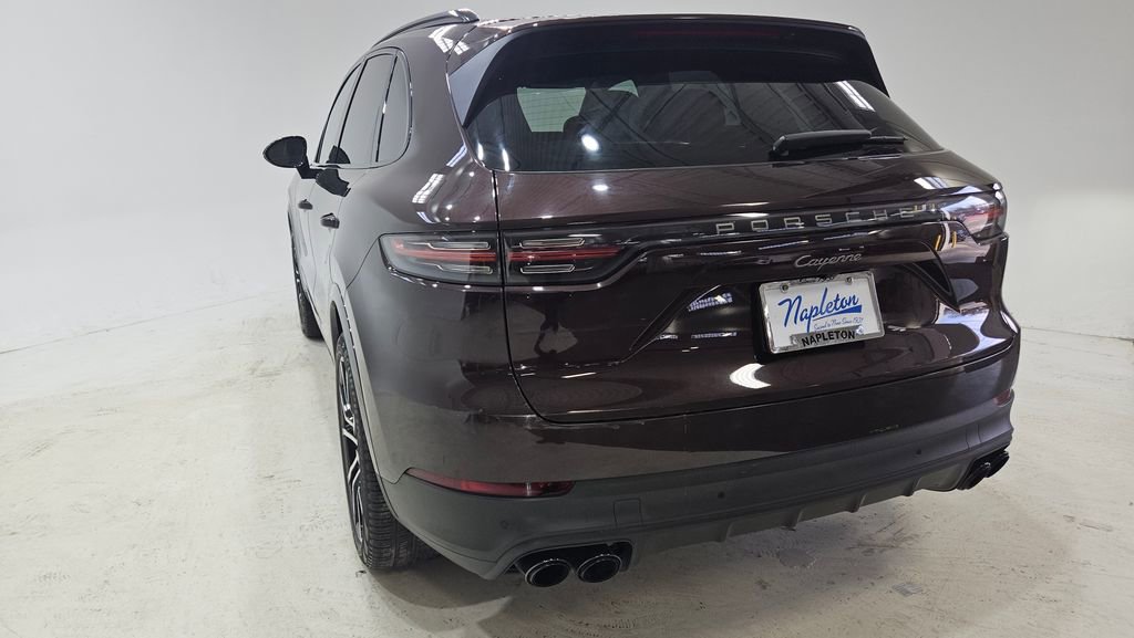 Used 2023 Porsche Cayenne Platinum Edition AWD/4WD image 4