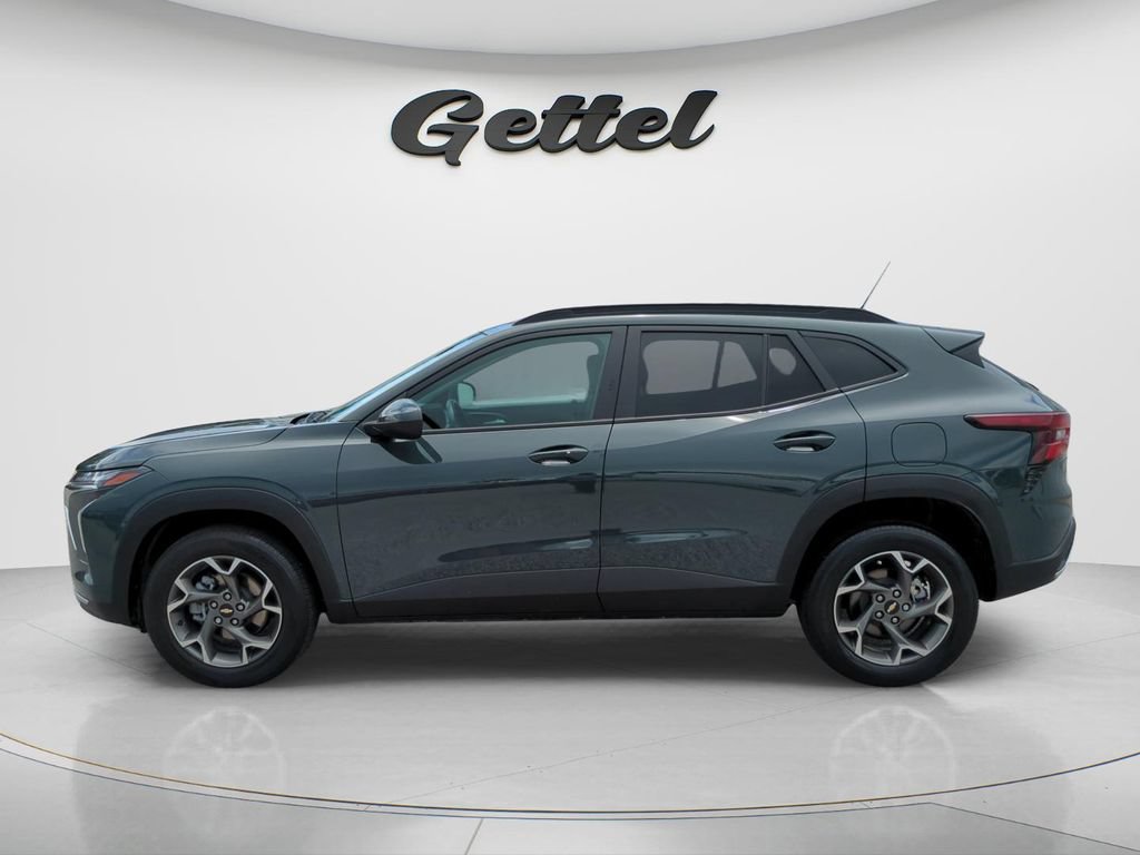 Used 2025 Chevrolet Trax LT w/ Driver Confidence Package FWD image 8