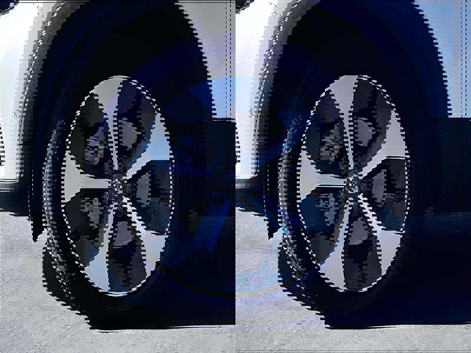 Used 2026 Volvo XC40 B5 Plus w/ Protection Package Premier image 12