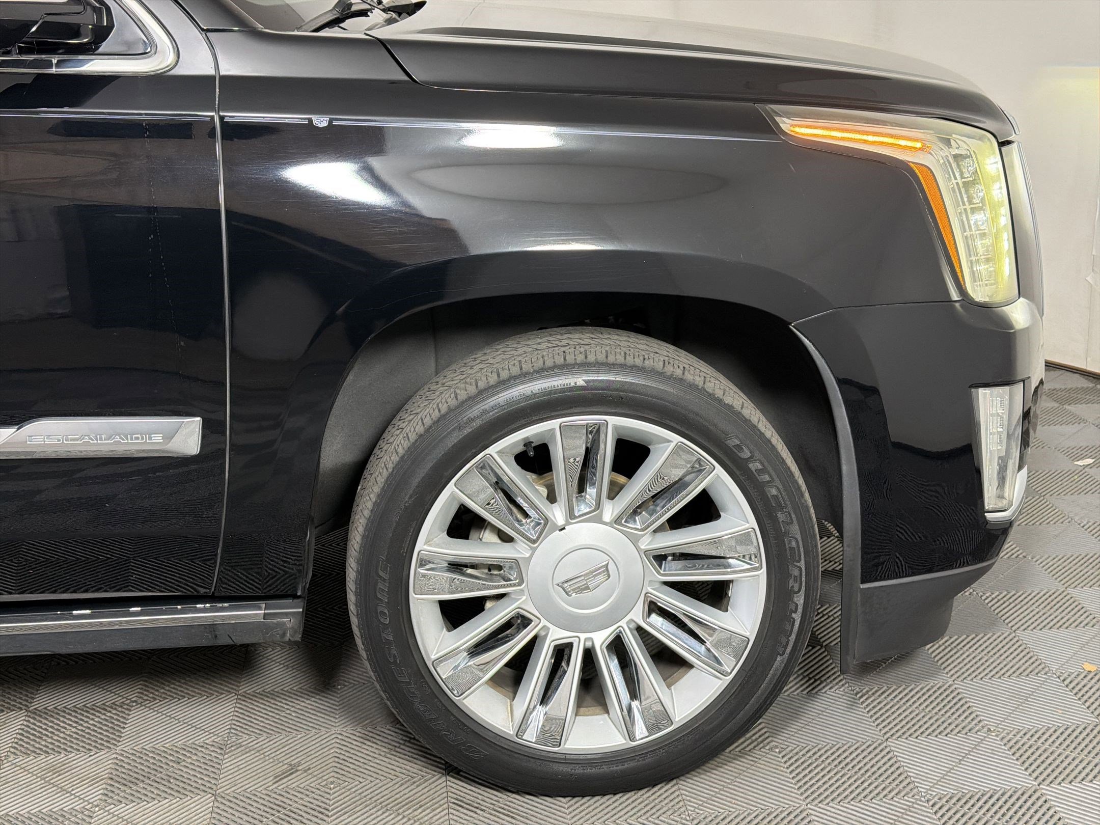 Used 2016 Cadillac Escalade Platinum image 12