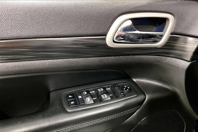 Used 2020 Jeep Grand Cherokee Laredo AWD/4WD image 44