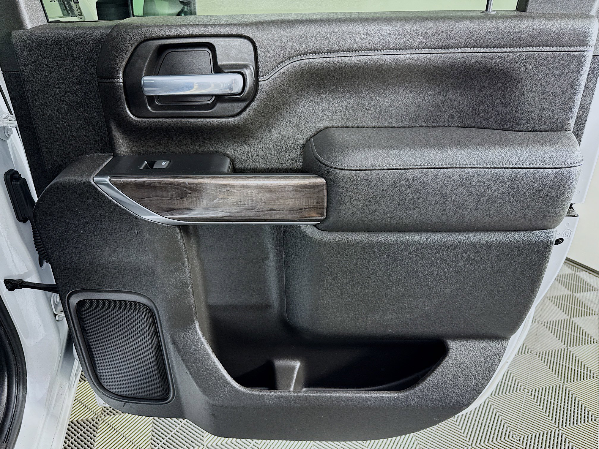 Used 2021 Chevrolet Silverado 2500 LTZ w/ LTZ Convenience Package image 26