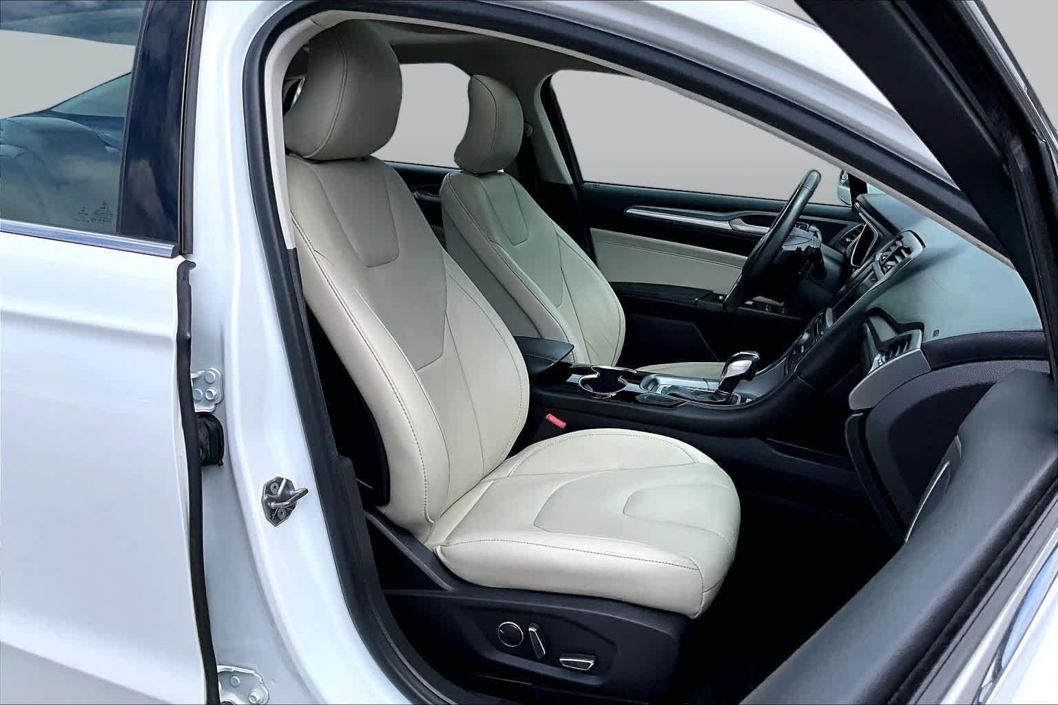 Used 2016 Ford Fusion Titanium FWD image 9