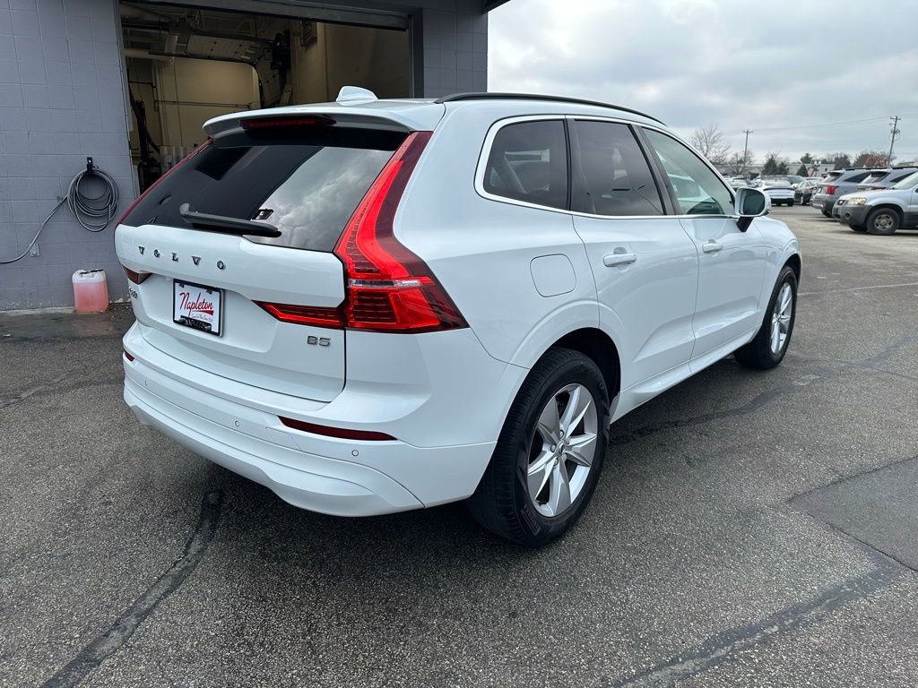 Used 2022 Volvo XC60 B5 Momentum image 7