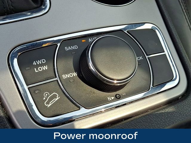 Used 2020 Jeep Grand Cherokee Limited AWD/4WD image 16