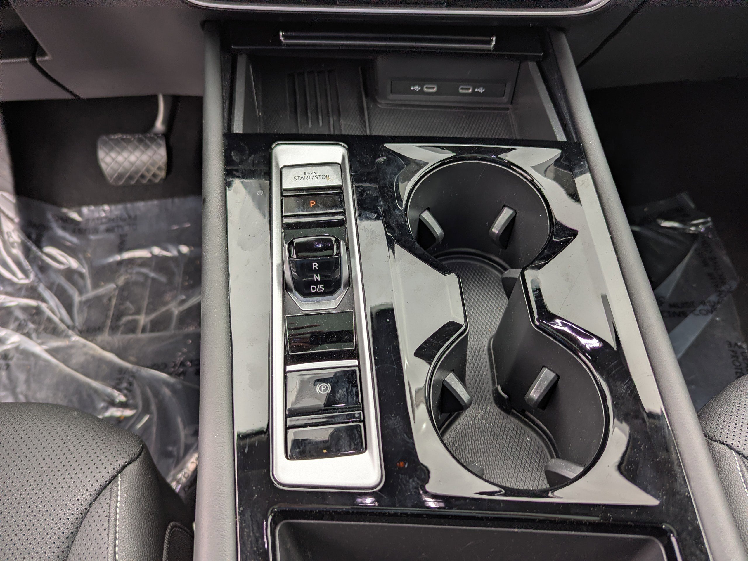 Used 2025 Volkswagen Atlas SE image 26