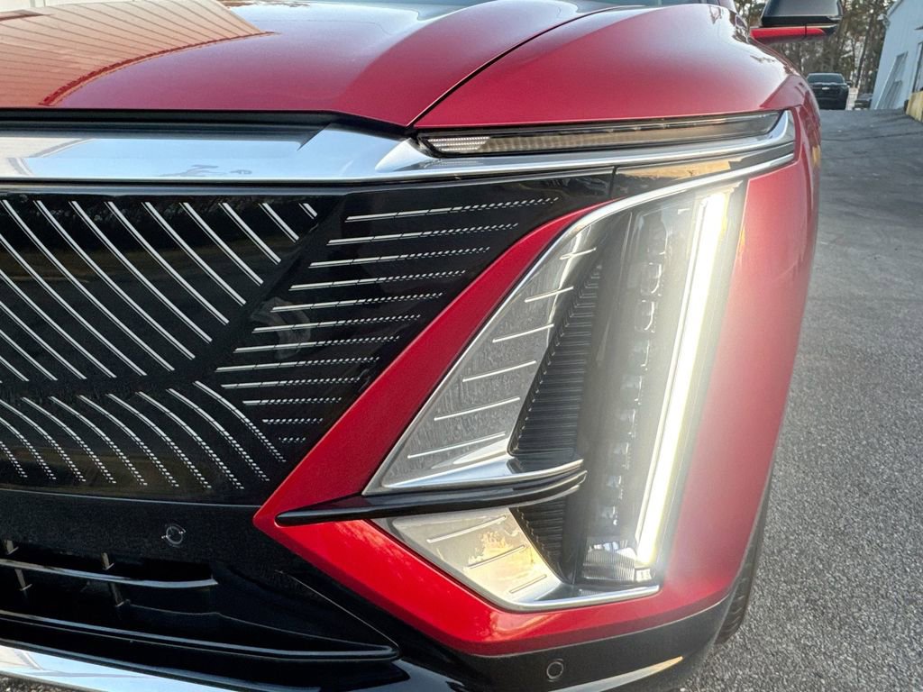 Used 2024 Cadillac Lyriq Luxury image 10