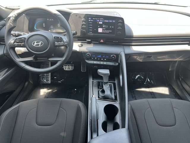 Certified 2025 Hyundai Elantra Sport FWD image 17
